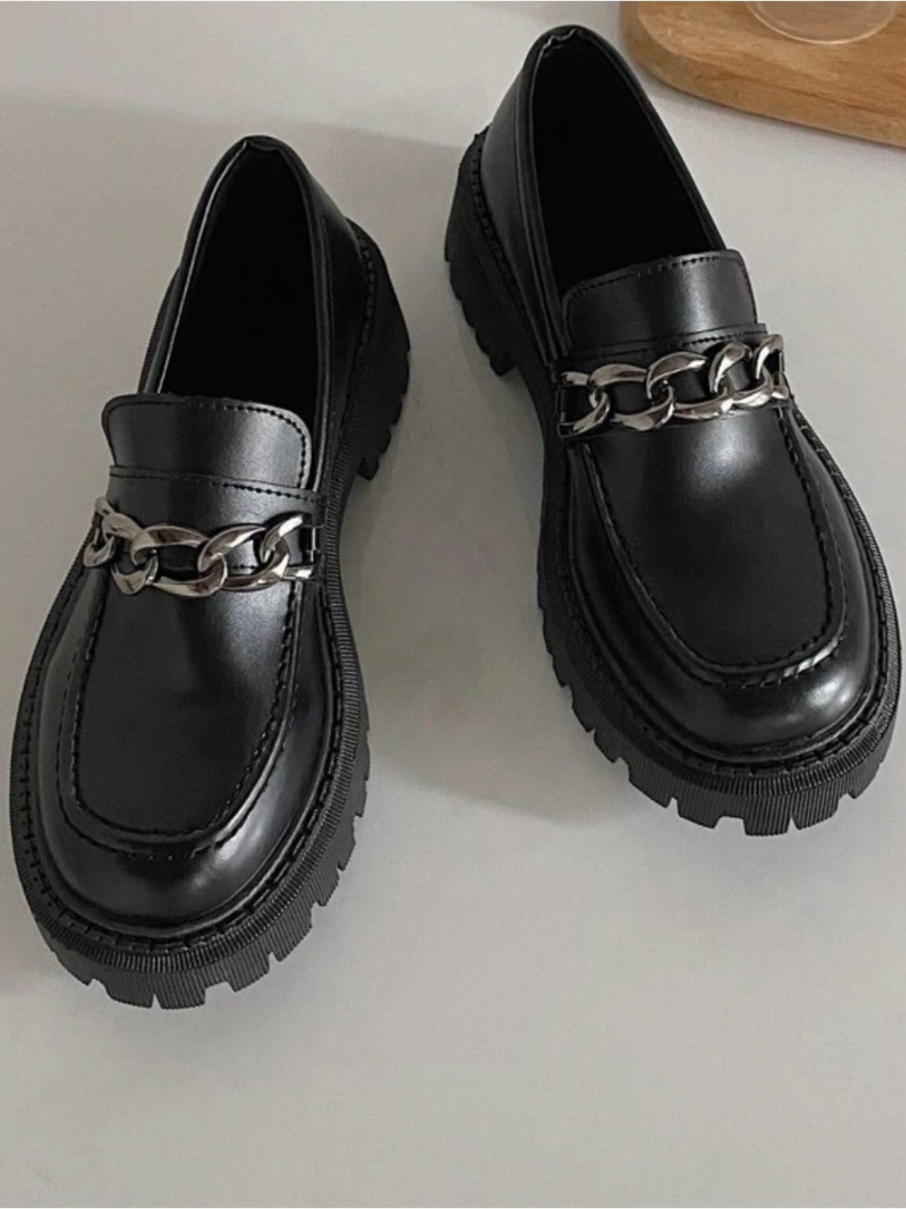 Women’s Black Slip-On Loafer Flats Chain Accent Round Toe Comfort US 7